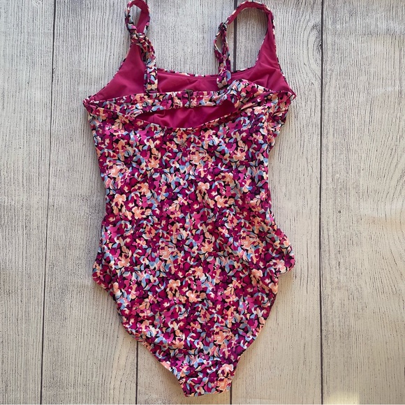 Athleta Elysian Square Neck One Piece Swimsuit Size Medium - Picture 2 of 9